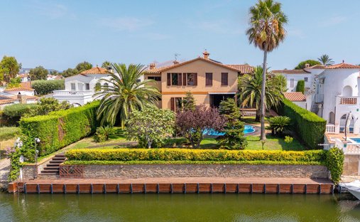 Villa in Empuriabrava, Catalonia, Spain 1