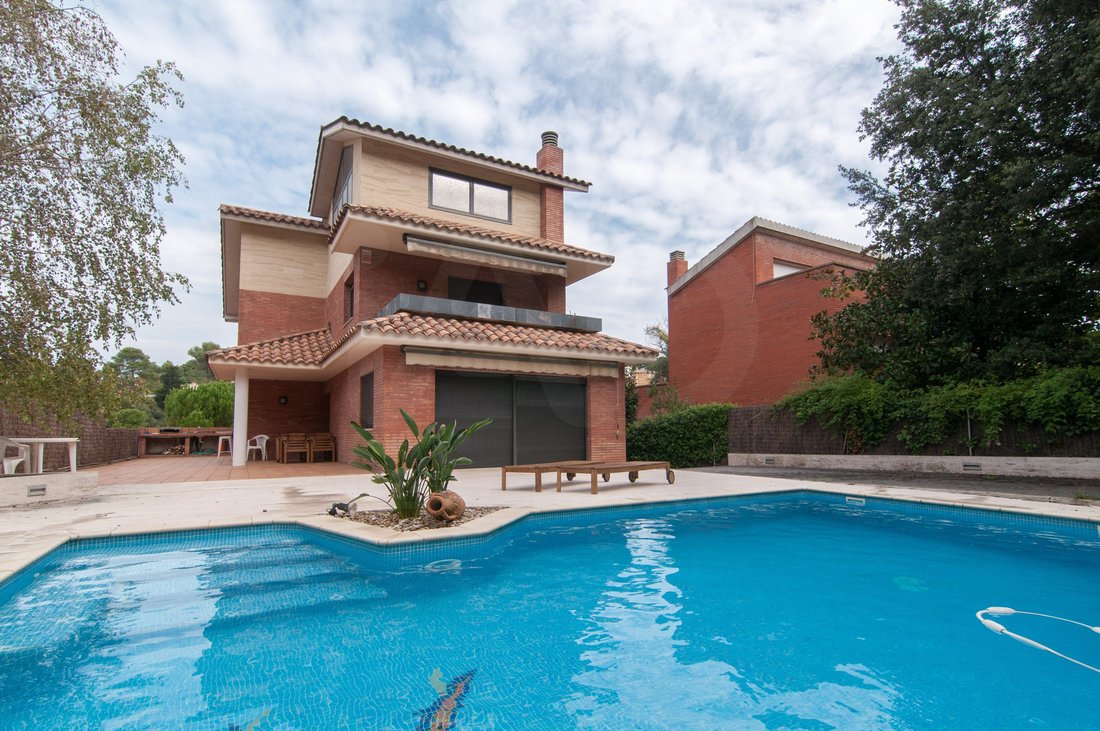 Villa in Sant Cugat del Valles, Catalonia, Spain 2 - 17946847