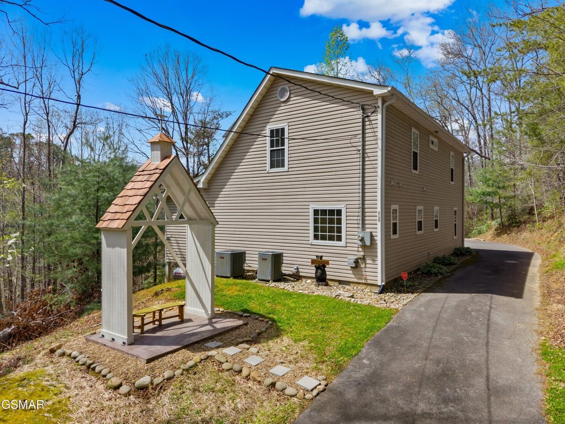 House in Sevierville, Tennessee, United States 2 - 18500406