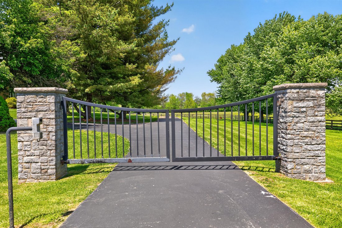 House in Paris, Kentucky, United States 4 - 18498882