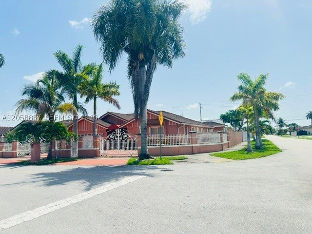 House in Miami, Florida, United States 1 - 18503052