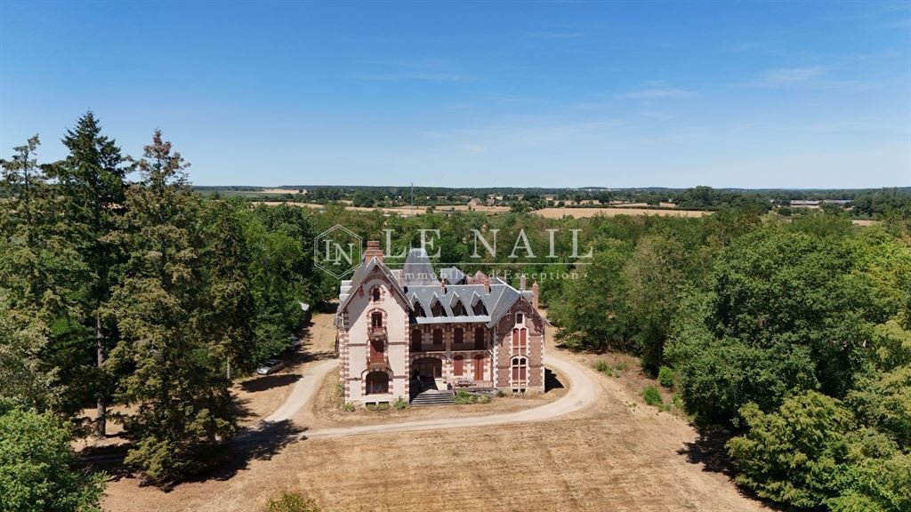 Château à Moulins, Auvergne-Rhône-Alpes, France 2 - 18504132