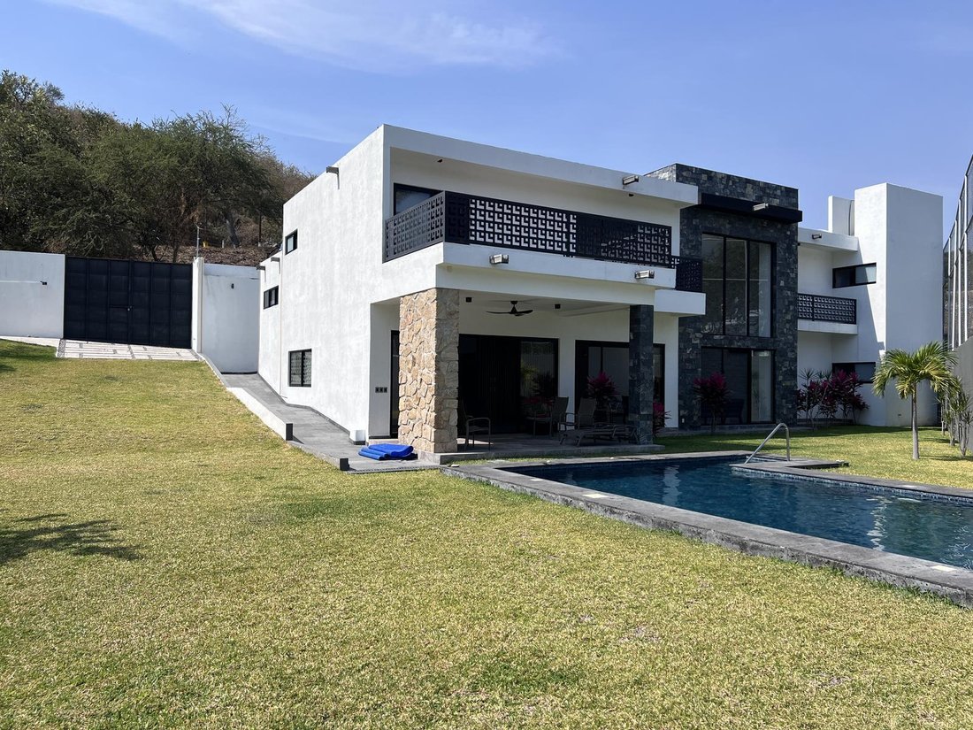 House in Tequesquitengo, Morelos, Mexico 2 - 18504576