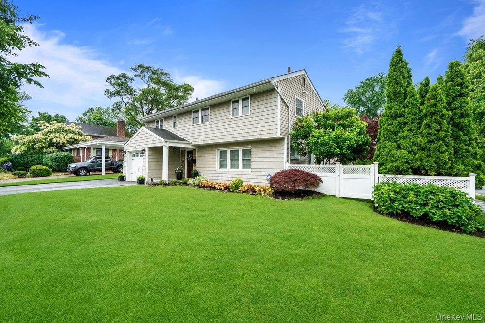 House in Plainview, New York, United States 3 - 18500923