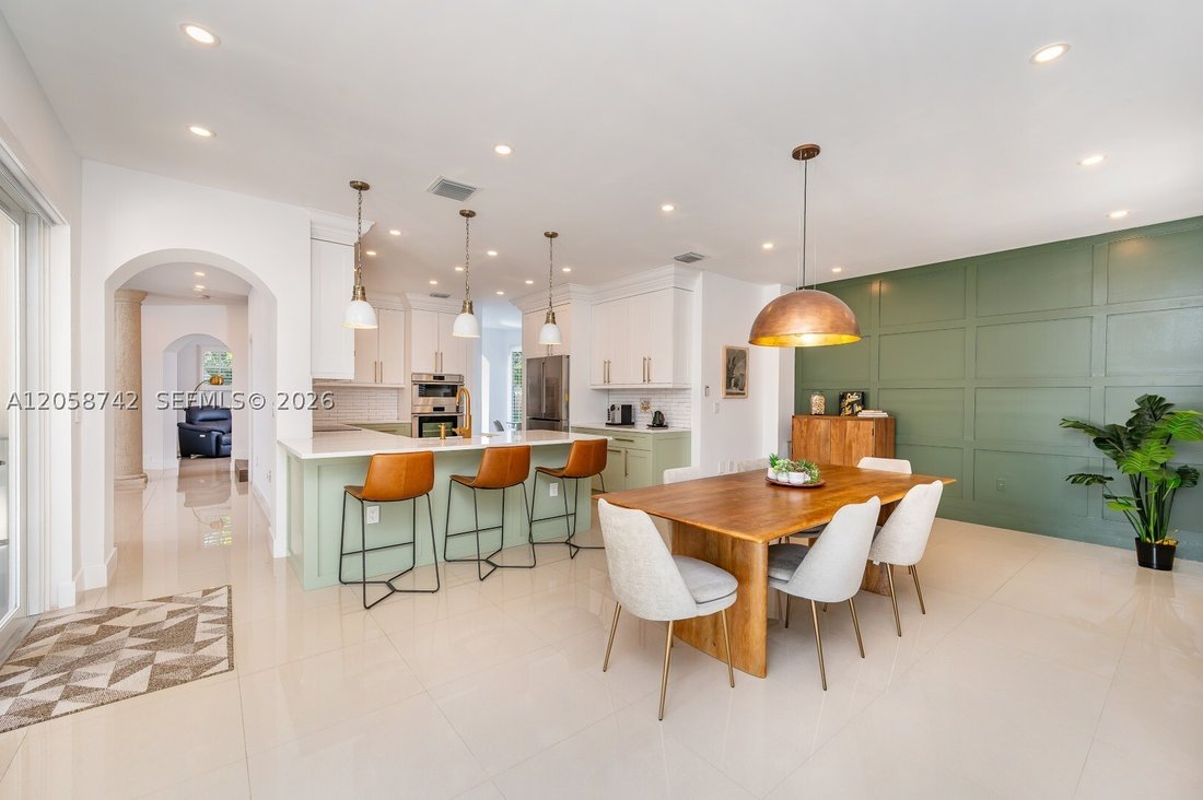 Coral Gables, Florida, United States 4 - 18500723