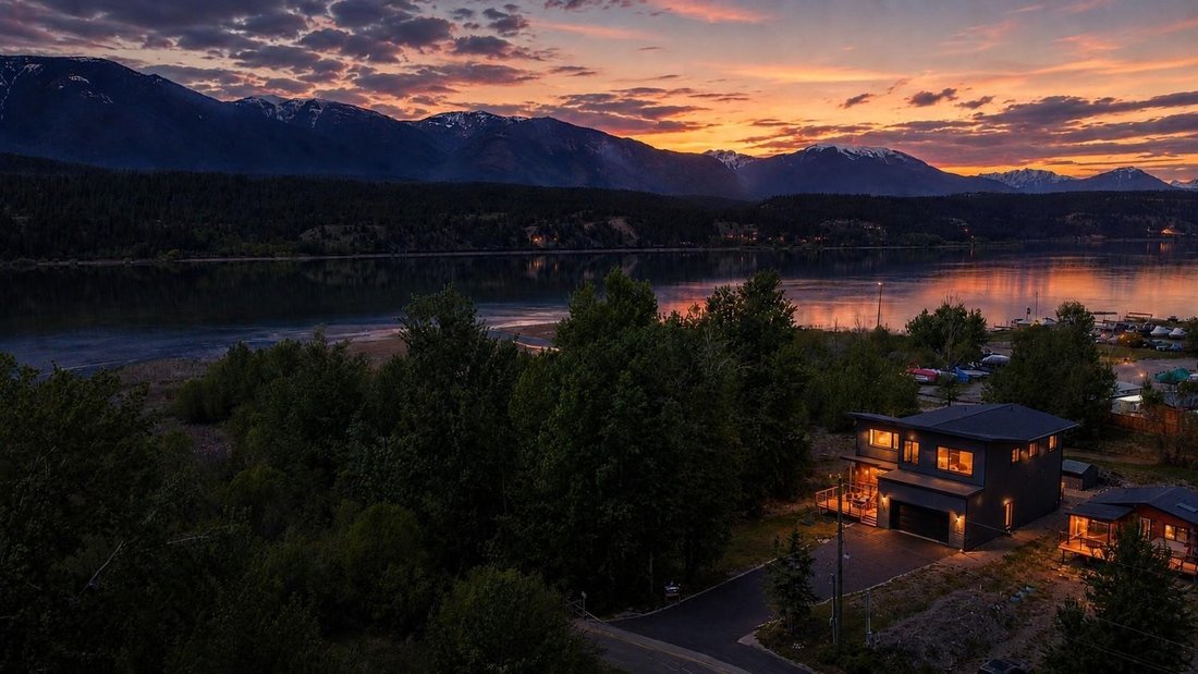 House in Windermere, British Columbia, Canada 1 - 18504759