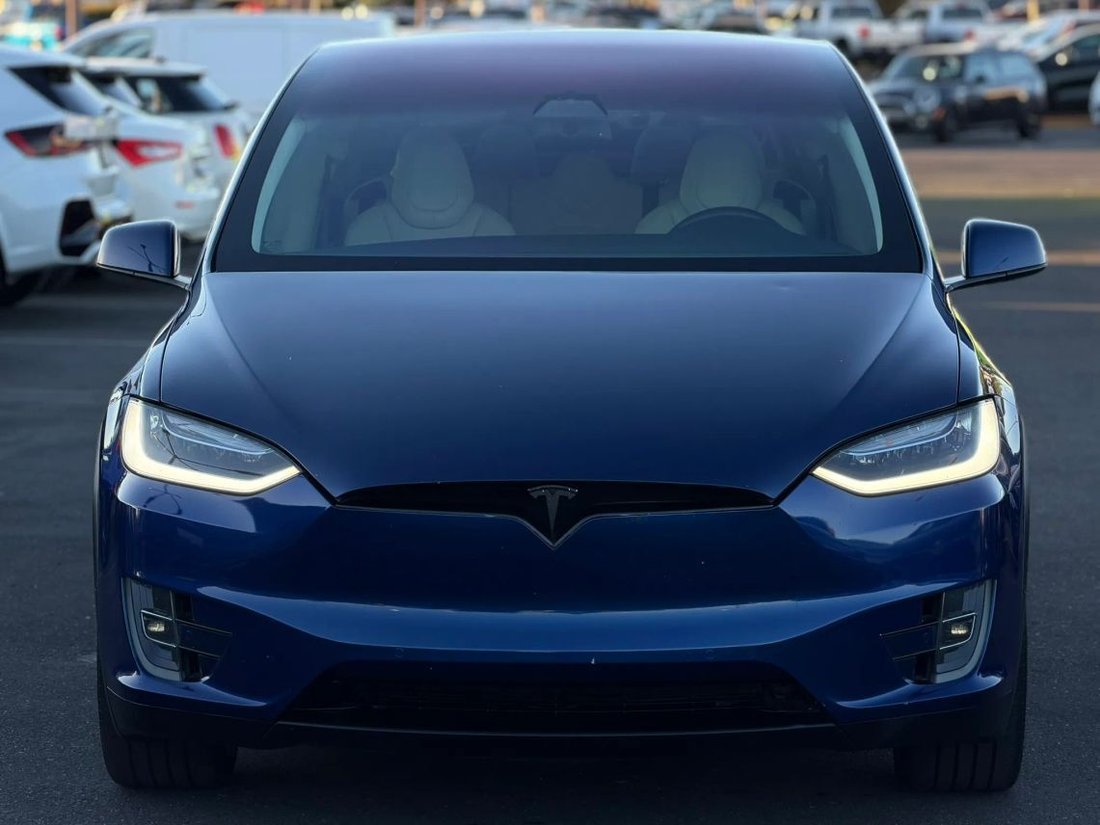 Suv in Sacramento, CA, United States 5 - 18504326