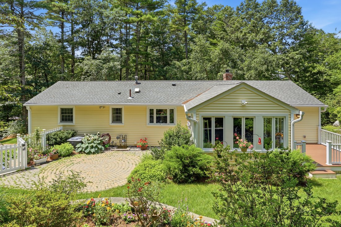 House in Westford, Massachusetts, United States 2 - 18498865