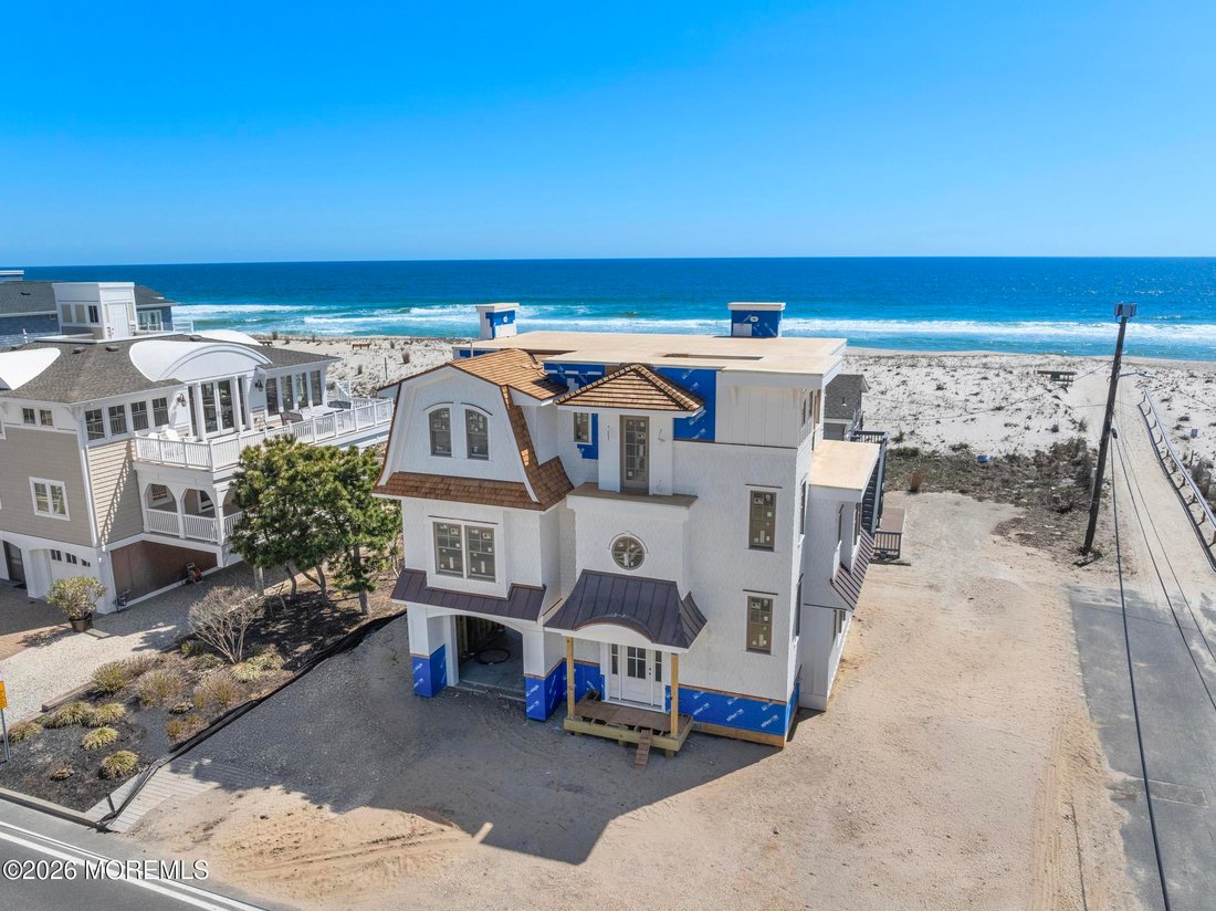 House in Ship Bottom, New Jersey, United States 3 - 18502316