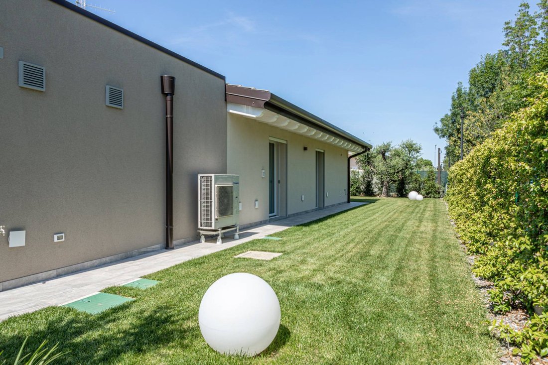 Villa in Entroterra, Desenzano del Garda, Lombardy 2 - 18504707