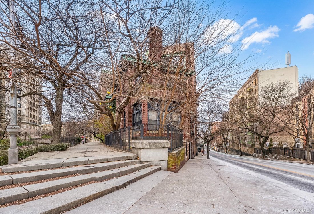 House in New York, New York, United States 4 - 18477799