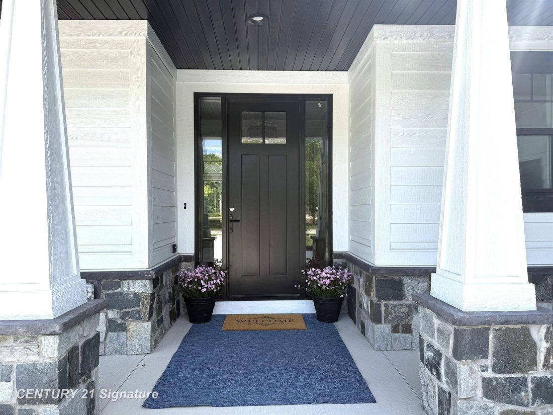 House in Saginaw, Michigan, United States 5 - 18352024