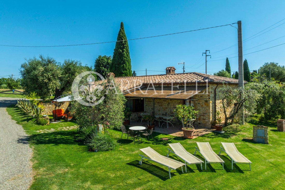Country House in San Quirico d'Orcia, Tuscany, Italy 2 - 18502452