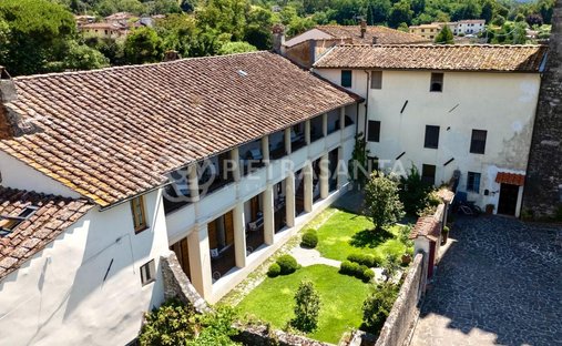 Country House in Camaiore, Tuscany, Italy 1