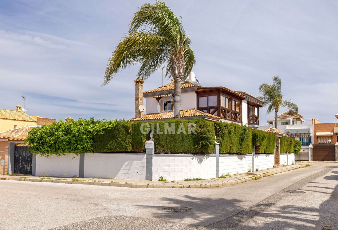 Villa in Alhaurin de la Torre, Andalusia, Spain 2 - 18499327