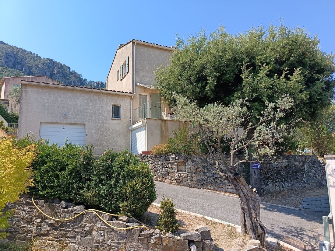 Villa in Le Revest-les-Eaux, Provence-Alpes-Côte d'Azur, France 1 - 18505127