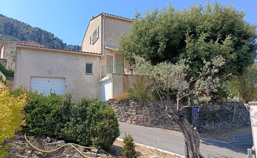 Villa in Le Revest-les-Eaux, Provence-Alpes-Côte d'Azur, France 1