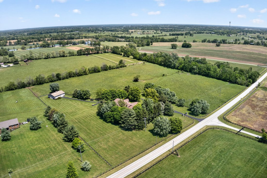 House in Paris, Kentucky, United States 2 - 18498882