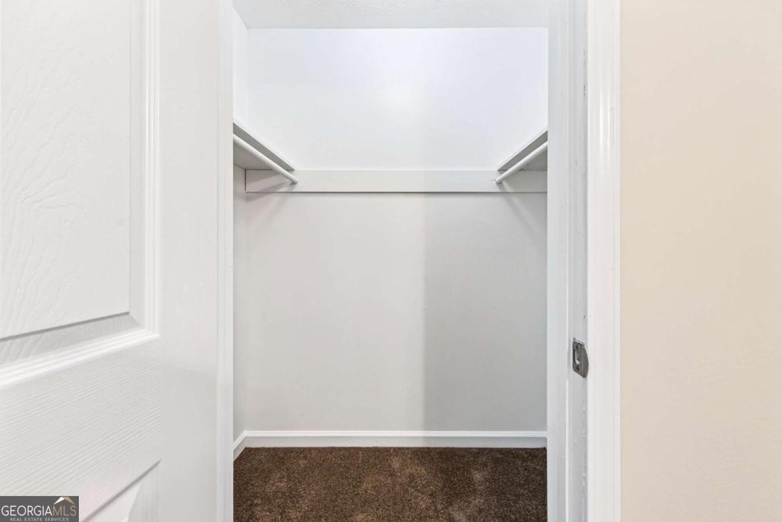 Flowery Branch, Georgia, United States 3 - 18503226