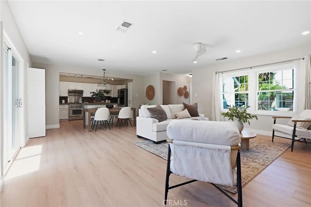 House in Signal Hill, California, United States 5 - 18503037