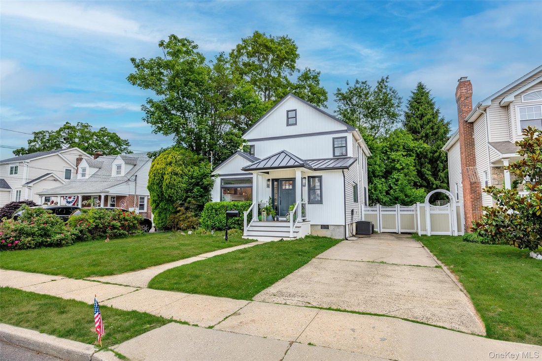 House in Bellmore, New York, United States 4 - 18500745