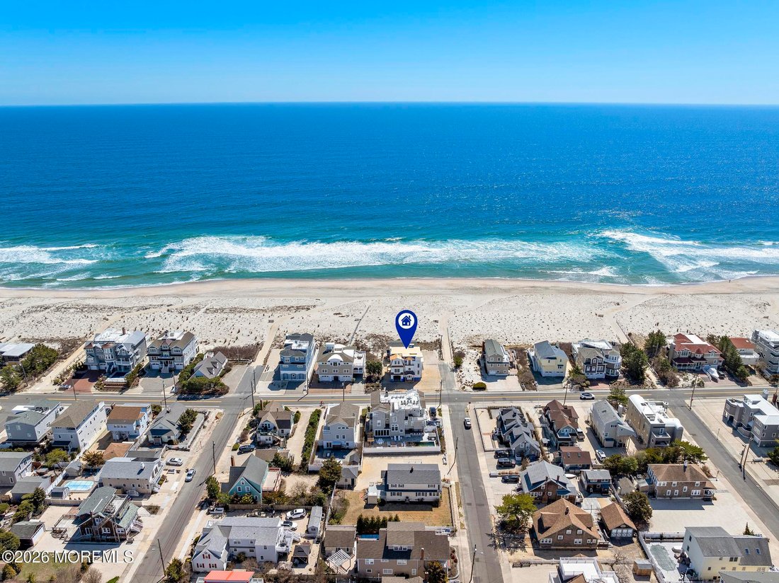 House in Ship Bottom, New Jersey, United States 5 - 18502316
