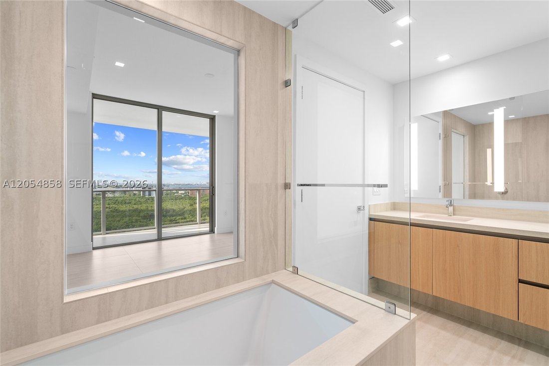 Condo in North Miami Beach, Florida, United States 2 - 18503150