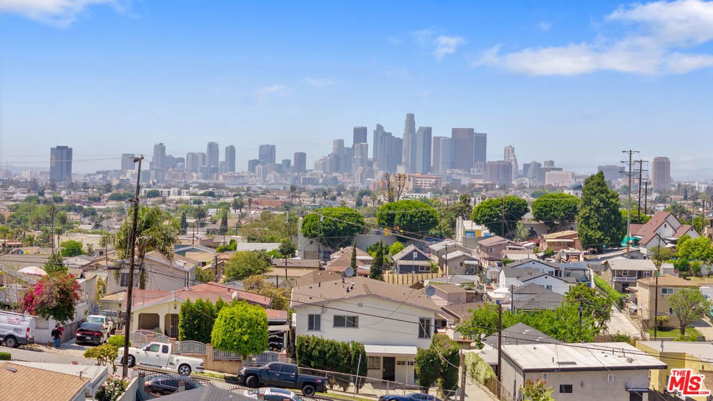 East Los Angeles, California, United States 4 - 18501911
