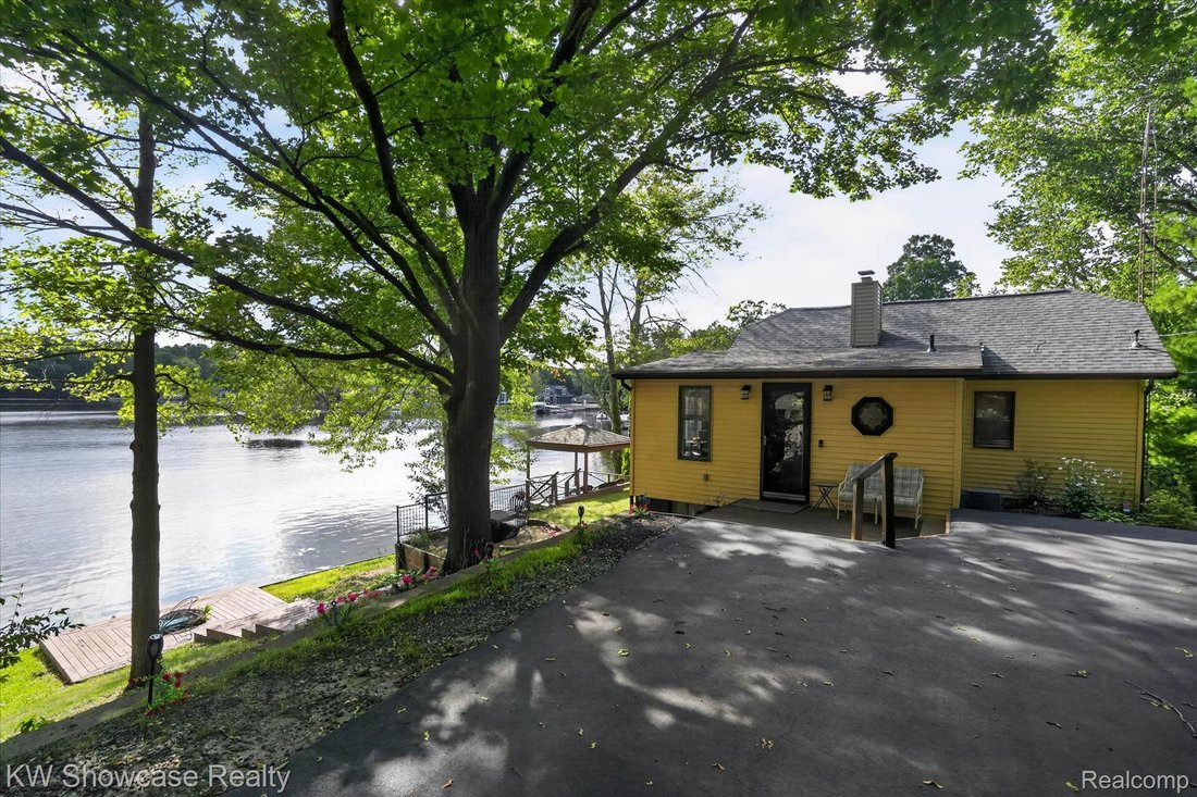House in Township of Hamburg, Michigan, United States 4 - 18499705