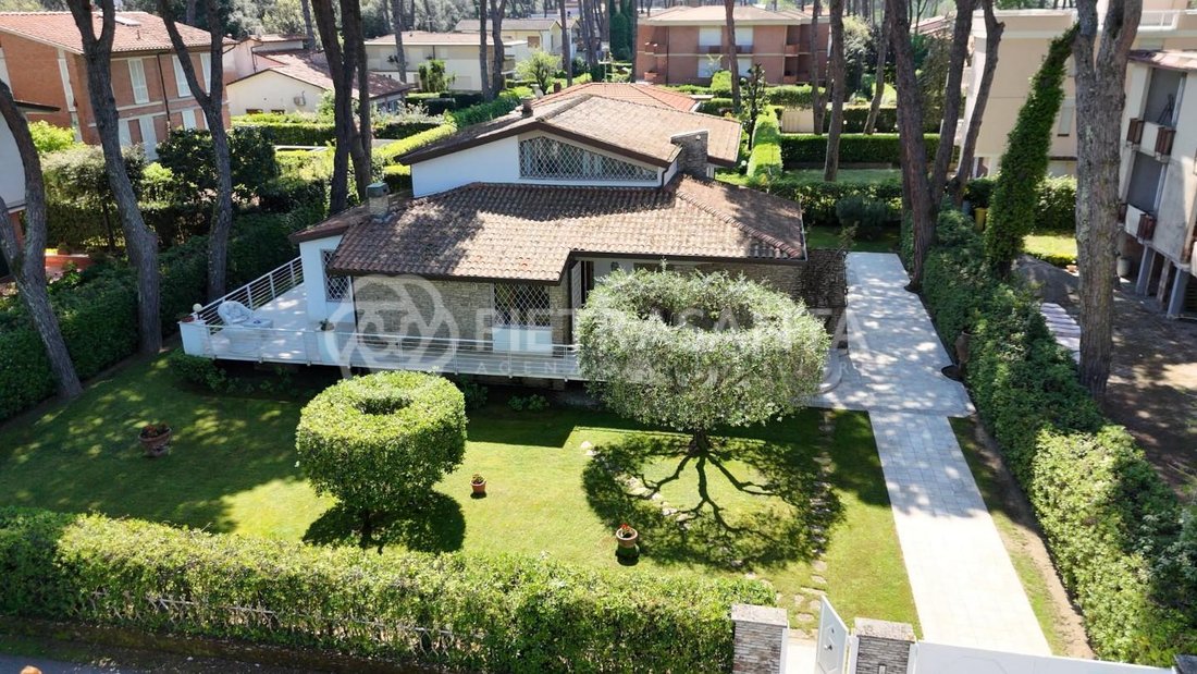 Villa in Camaiore, Tuscany, Italy 4 - 18251275