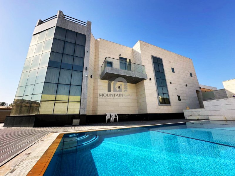 Villa in Mughaidir, Sharjah Emirate, United Arab Emirates 1 - 18500592