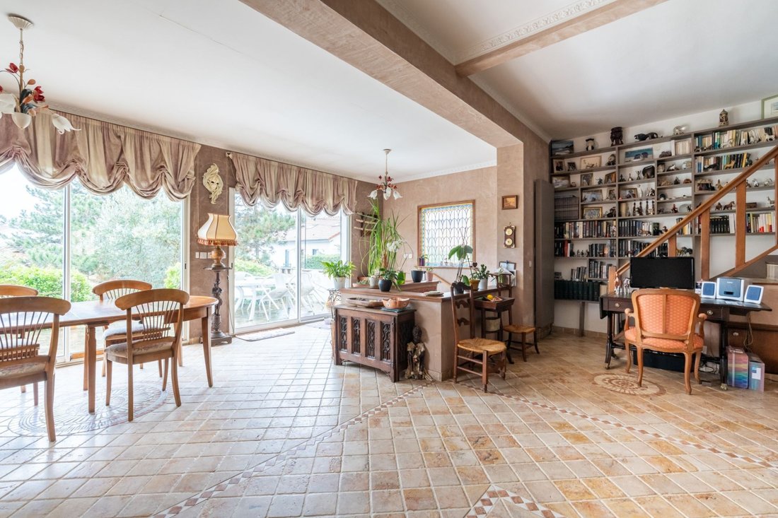House in Chatou, Ile-de-France, France 1 - 18499955