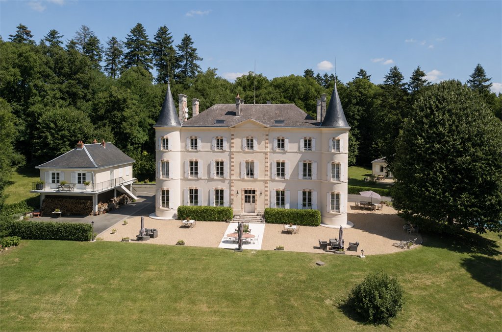 Castle in Colombier-Cité Scolaire, Vierzon, France 2 - 18504130