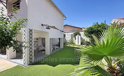Villa in Centre, Vallauris, France 1