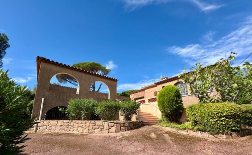 House in Ville-Les Saquedes-Le Bouillonnet, Sainte-Maxime, France 1