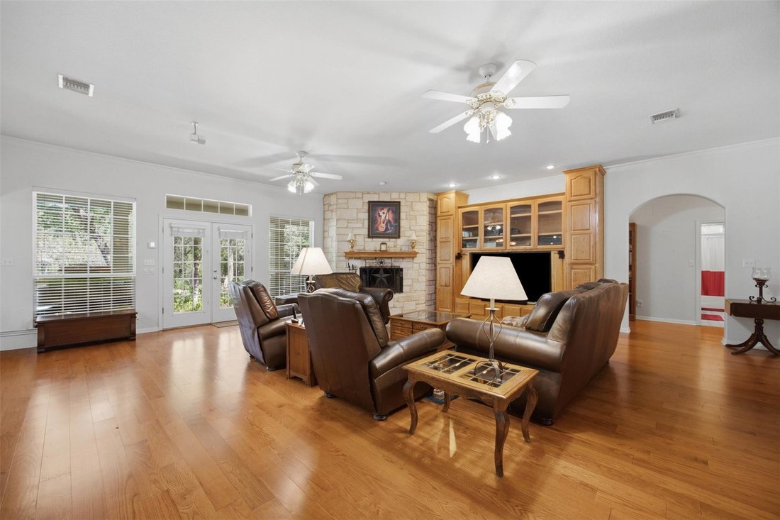 House in Elgin, Texas, United States 3 - 18502405