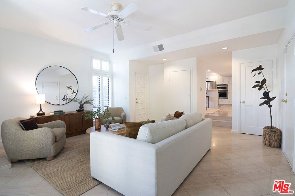 Condo in Los Angeles, California, United States 4 - 18501901