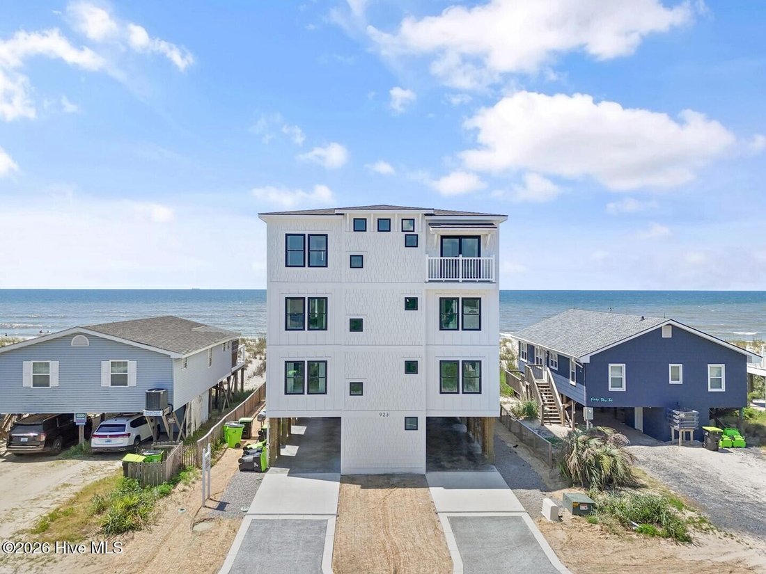 House in Oak Island, North Carolina, United States 1 - 18499650