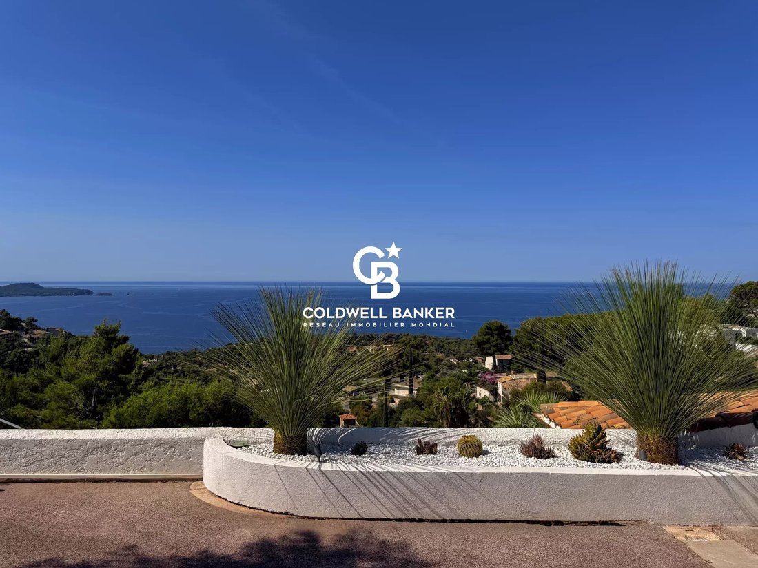 Villa in Carqueiranne, Provence-Alpes-Côte d'Azur, France 2 - 18090190