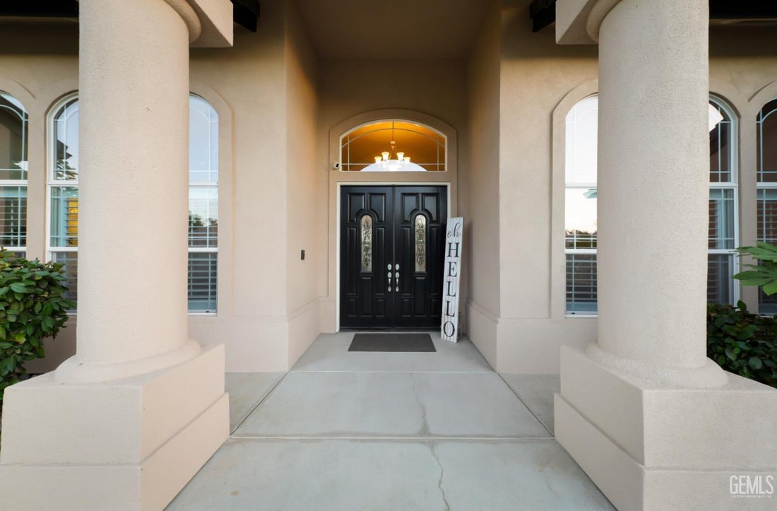 Bakersfield, California, United States 3 - 18501097