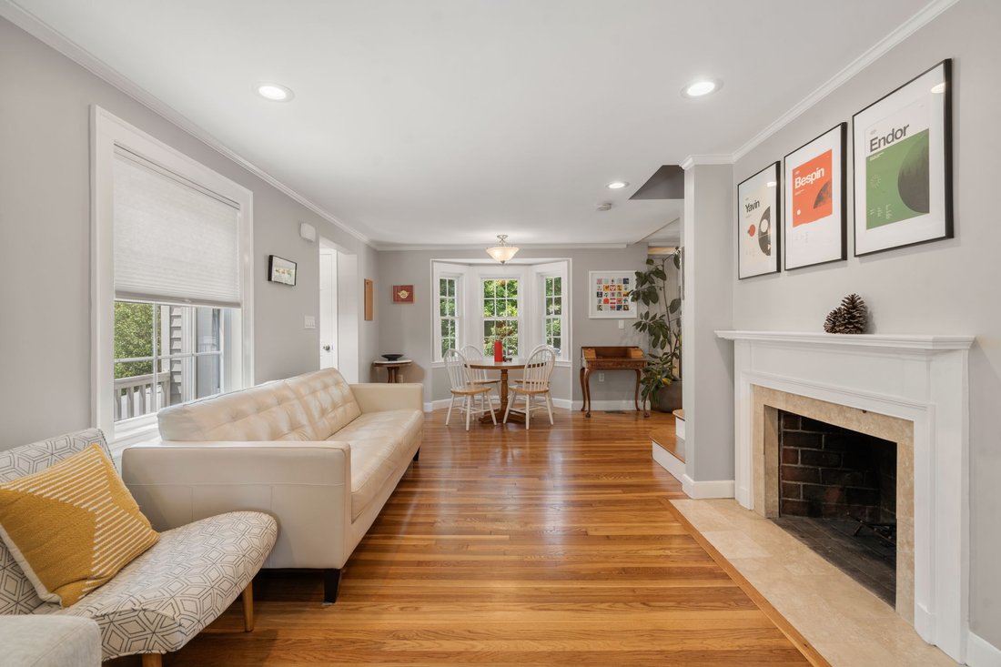 House in Stoneham, Massachusetts, United States 3 - 18500435
