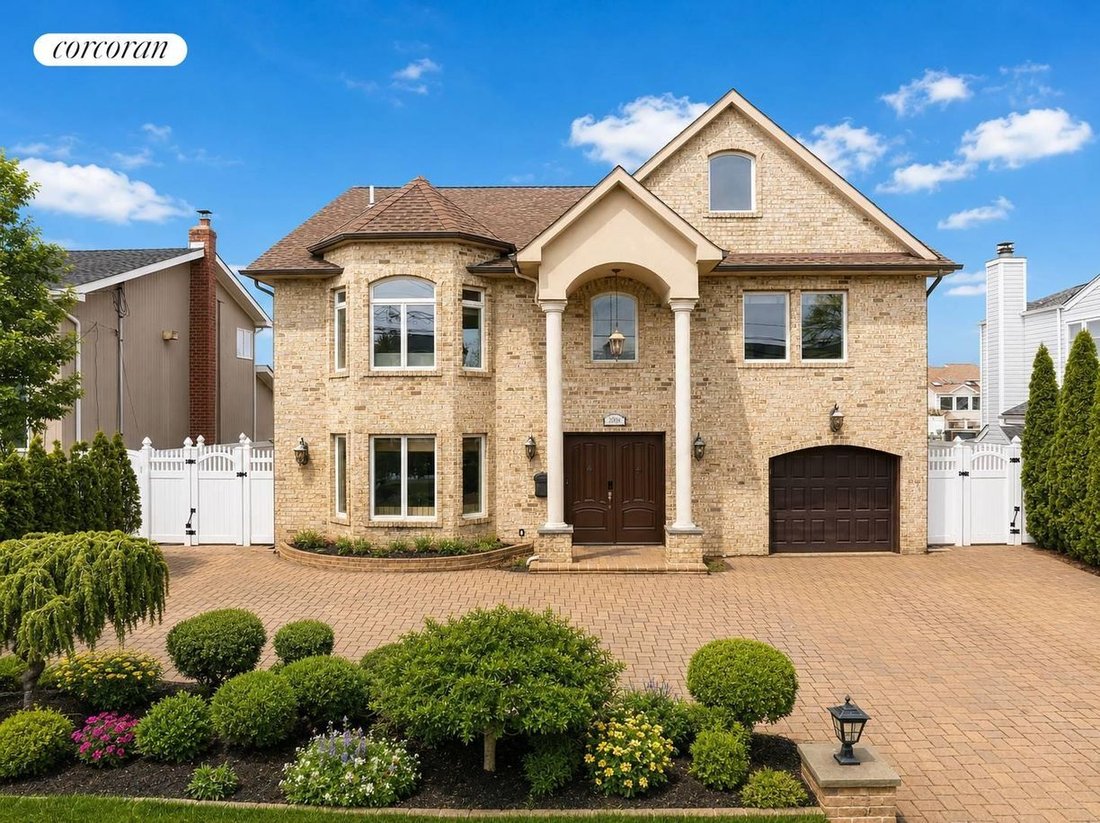 House in Wantagh, New York, United States 1 - 17451213