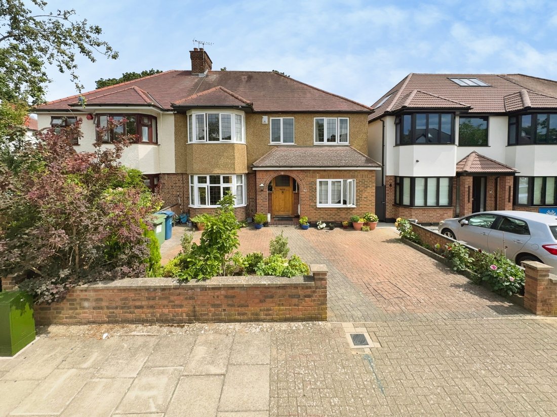 House in Canons Park, Harrow, England 2 - 16832572