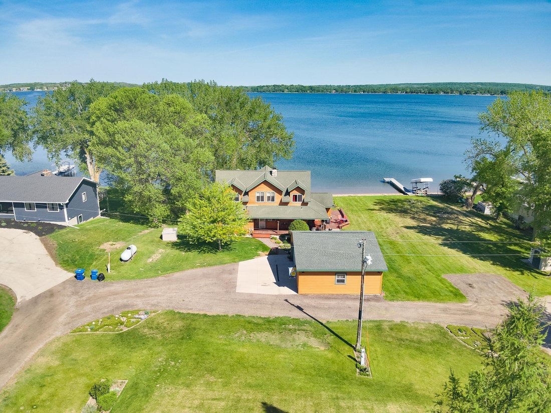House in Fergus Falls, Minnesota, United States 1 - 18045543