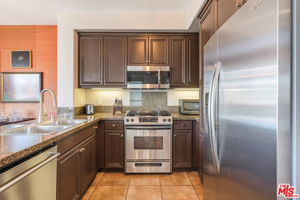 Condo in Los Angeles, California, United States 4 - 18501893