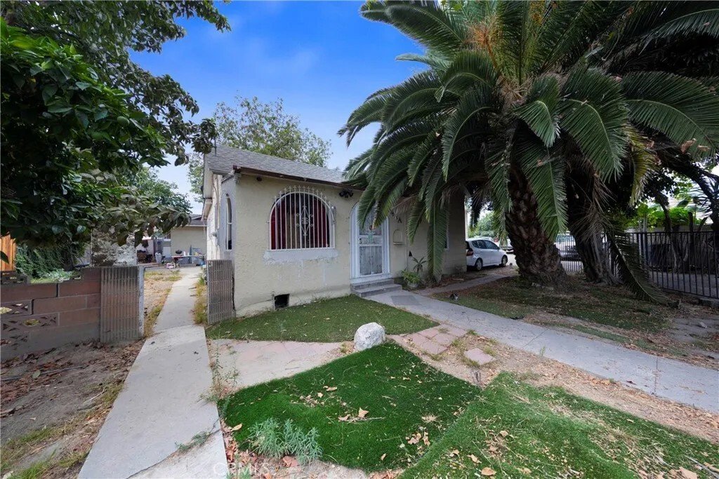 Santa Ana, California, United States 2 - 18499208