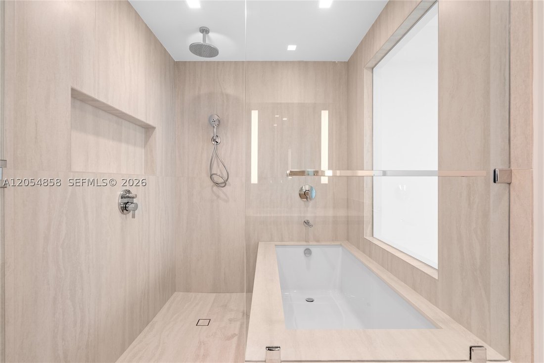 Condo in North Miami Beach, Florida, United States 5 - 18503150