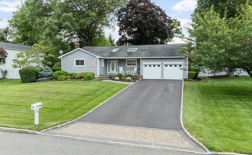 House in Smithtown, New York, United States 1