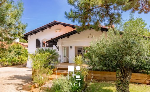 Villa in Aiguillon, Arcachon, France 1