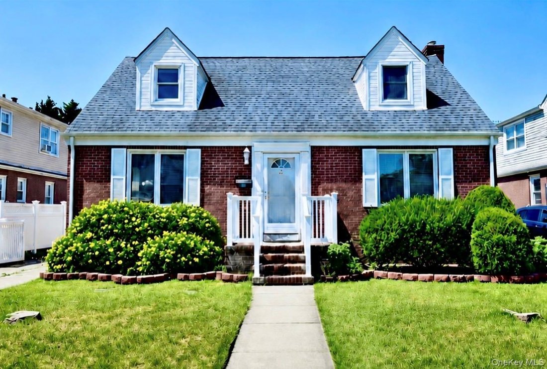 House in New Hyde Park, New York, United States 1 - 18483077